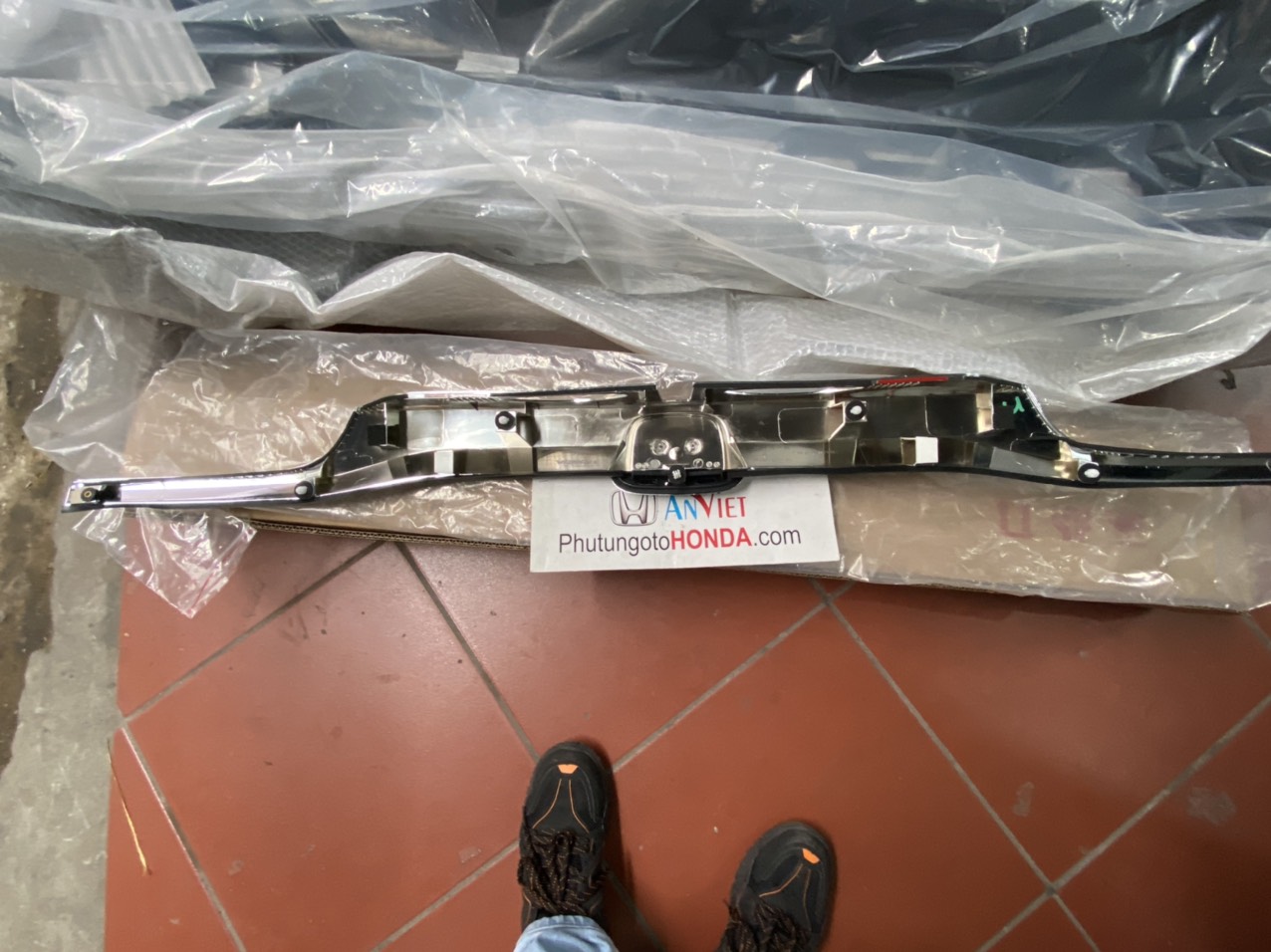Ốp mạ ngang cửa hậu xe Honda CRV 2016-2017